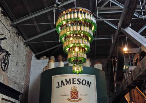 Eine Verkostung mit echtem Irish Jameson Whisky ist natürlich inbegriffen.