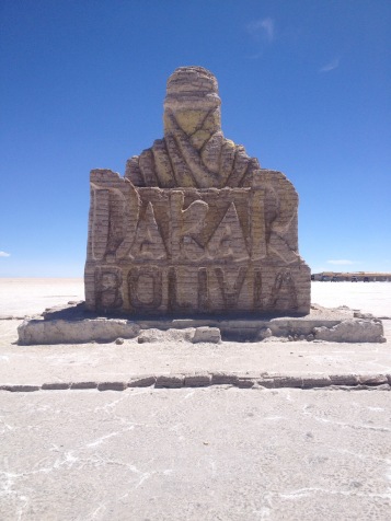 Teilnehmer der Rally Dakar 2015 durchquerten den Salzsee Salar de Uyuni in Bolivien.