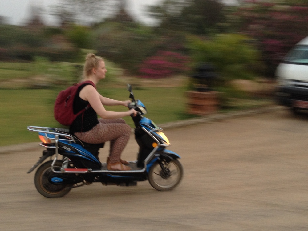 E-Roller fahren in Myanmar